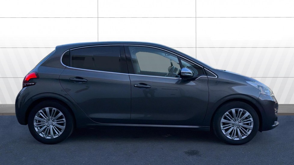 Peugeot 208 1.2 PureTech 82 Allure 5dr Petrol Hatchback - Image 5