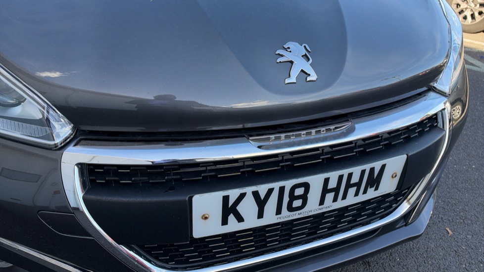 Peugeot 208 1.2 PureTech 82 Allure 5dr Petrol Hatchback - Image 8
