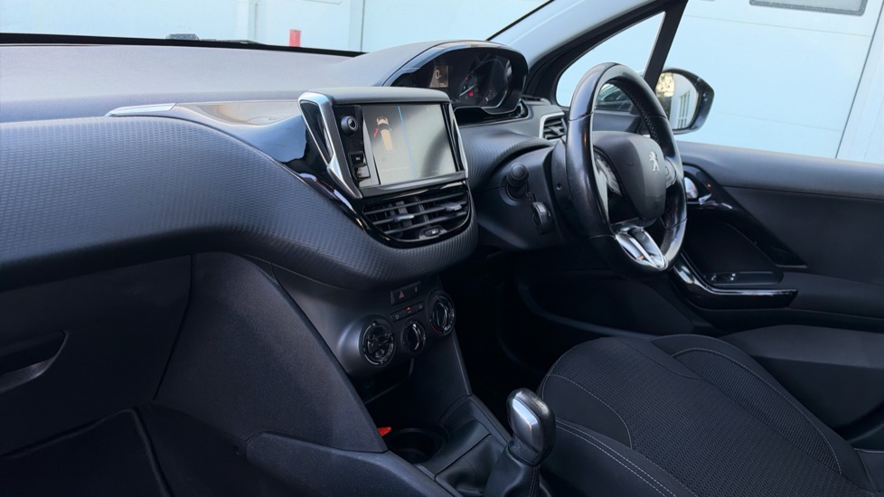 Peugeot 208 1.2 PureTech 82 Allure 5dr Petrol Hatchback - Image 9