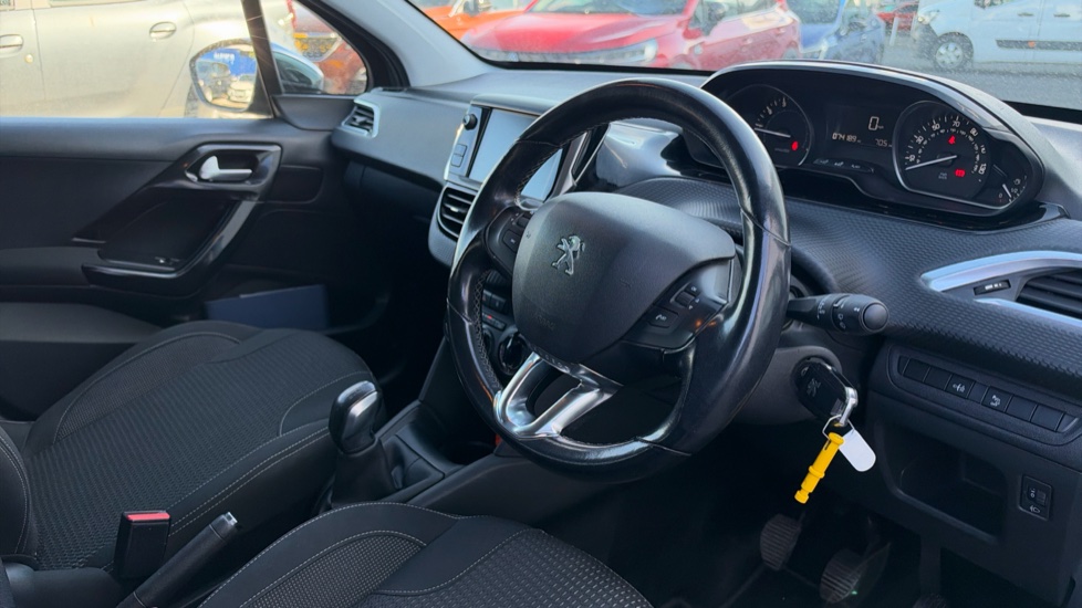 Peugeot 208 1.2 PureTech 82 Allure 5dr Petrol Hatchback - Image 11