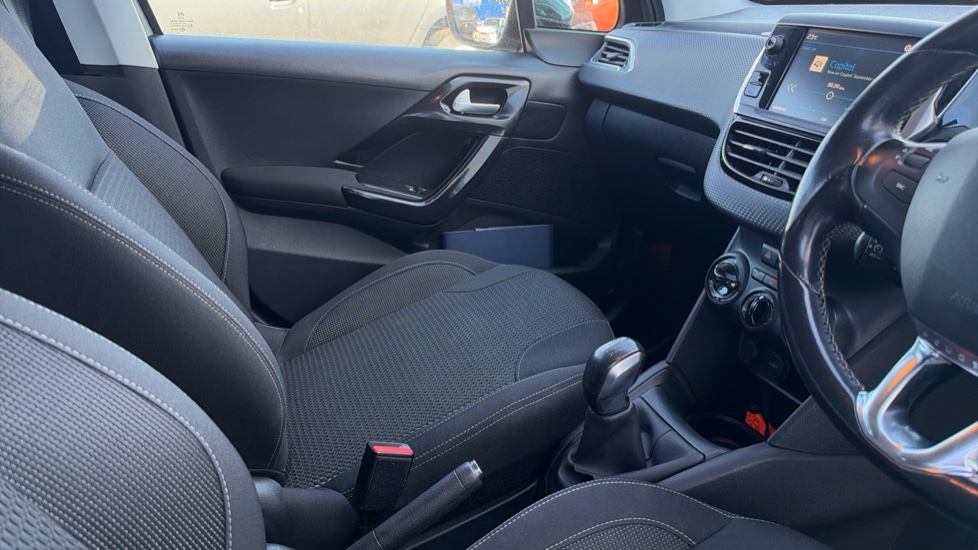 Peugeot 208 1.2 PureTech 82 Allure 5dr Petrol Hatchback - Image 14