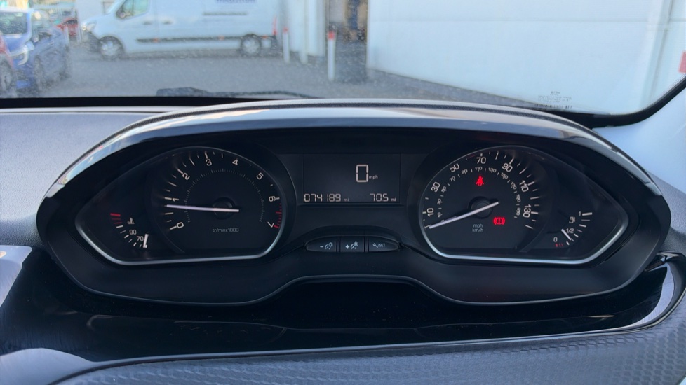 Peugeot 208 1.2 PureTech 82 Allure 5dr Petrol Hatchback - Image 18