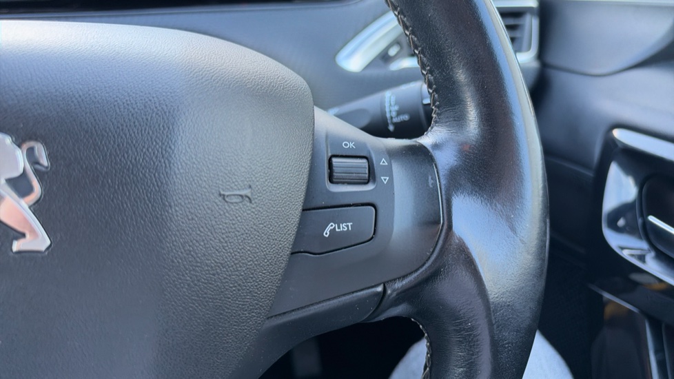 Peugeot 208 1.2 PureTech 82 Allure 5dr Petrol Hatchback - Image 23