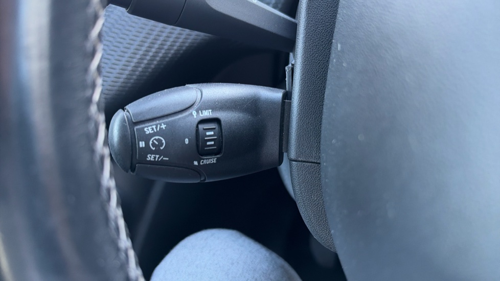 Peugeot 208 1.2 PureTech 82 Allure 5dr Petrol Hatchback - Image 25