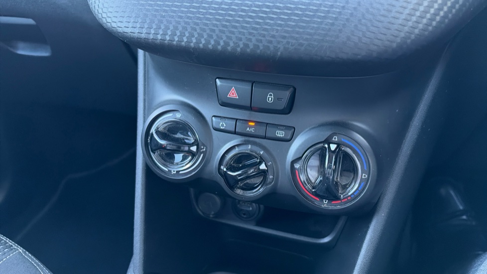 Peugeot 208 1.2 PureTech 82 Allure 5dr Petrol Hatchback - Image 27