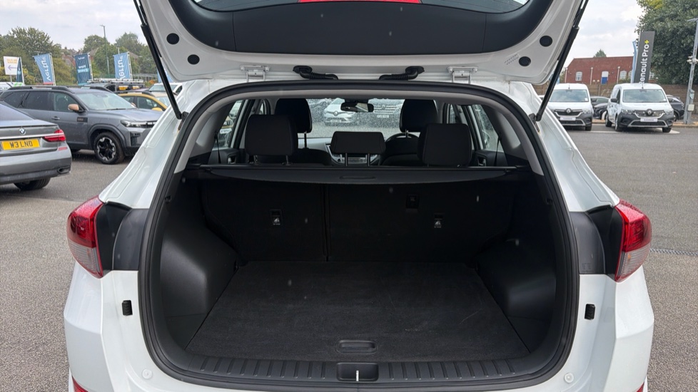 Hyundai TUCSON 1.7 CRDi Blue Drive SE Nav 5dr 2WD Diesel Estate - Image 4
