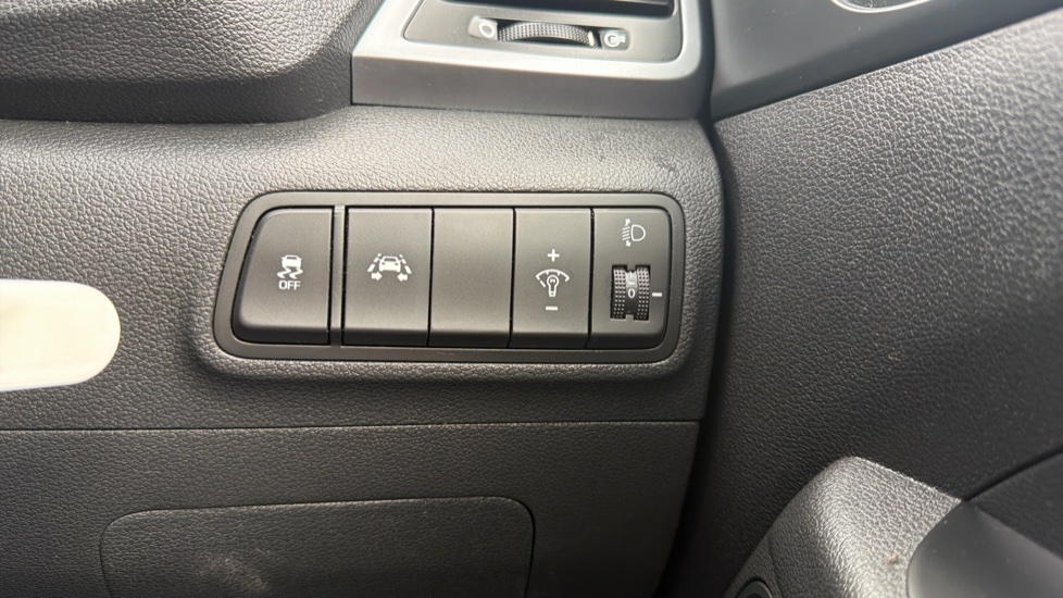 Hyundai TUCSON 1.7 CRDi Blue Drive SE Nav 5dr 2WD Diesel Estate - Image 22