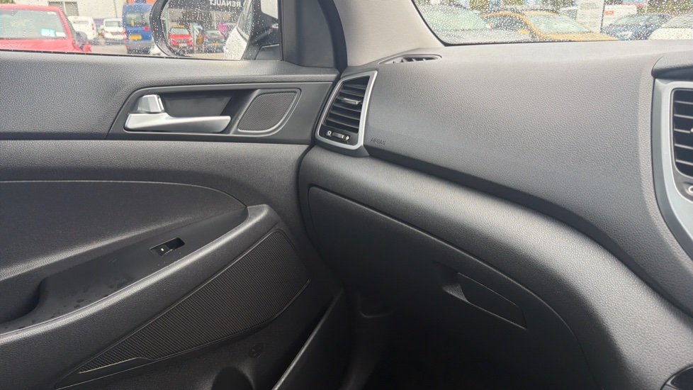 Hyundai TUCSON 1.7 CRDi Blue Drive SE Nav 5dr 2WD Diesel Estate - Image 31