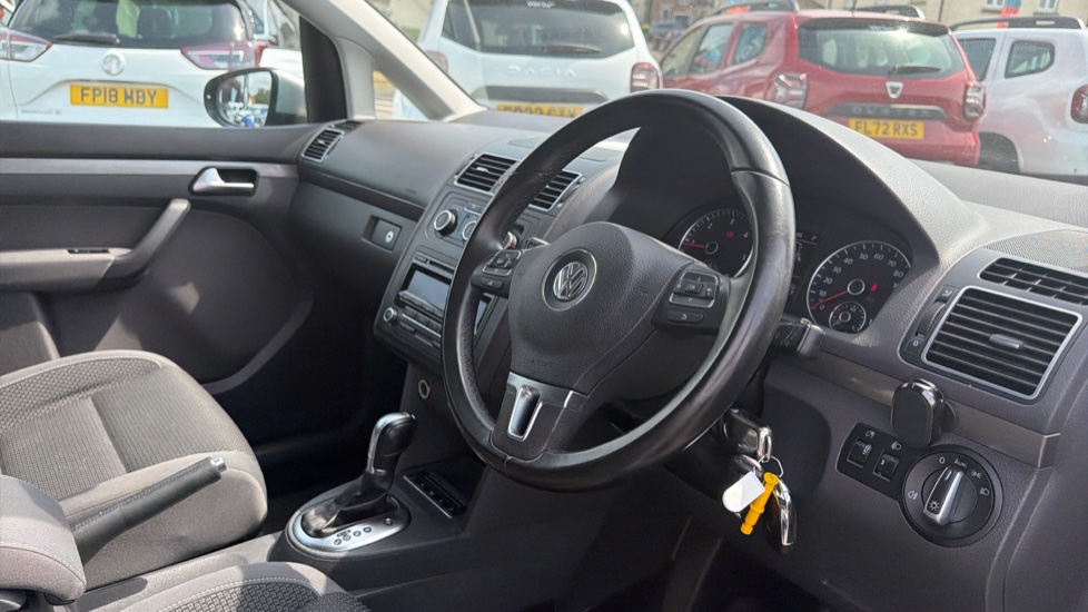 Volkswagen Touran 2.0 TDI BlueMotion Tech SE 5dr DSG Diesel Estate - Image 11