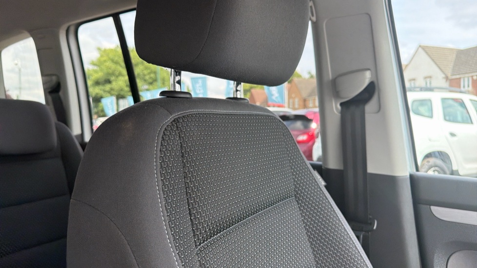 Volkswagen Touran 2.0 TDI BlueMotion Tech SE 5dr DSG Diesel Estate - Image 31