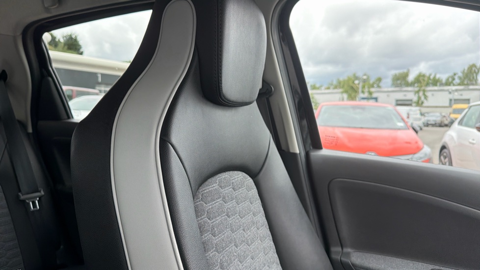 Renault Zoe 100kW i GT Line R135 50kWh Rapid Charge 5dr Auto Electric Hatchback - Image 32