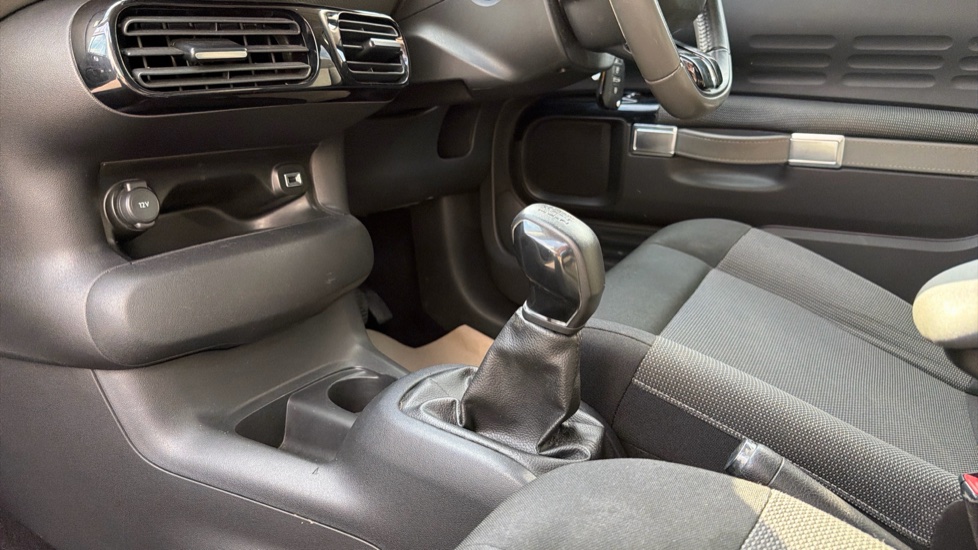 Citroen C4 Cactus 1.6 BlueHDi Flair 5dr [non Start Stop] Diesel Hatchback - Image 13