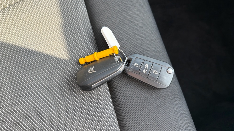 Citroen C4 Cactus 1.6 BlueHDi Flair 5dr [non Start Stop] Diesel Hatchback - Image 20