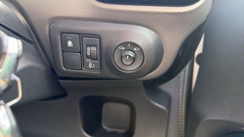 Citroen C4 Cactus 1.6 BlueHDi Flair 5dr [non Start Stop] Diesel Hatchback - Image 22