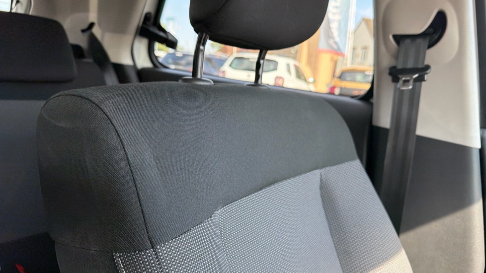 Citroen C4 Cactus 1.6 BlueHDi Flair 5dr [non Start Stop] Diesel Hatchback - Image 28