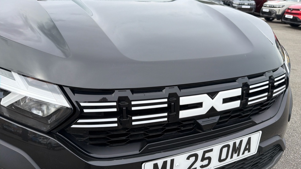 Dacia Jogger 1.0 TCe Expression 5dr Petrol Estate - Image 8