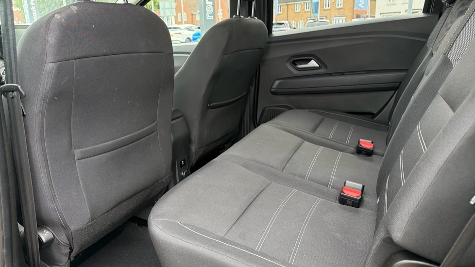 Dacia Jogger 1.0 TCe Expression 5dr Petrol Estate - Image 16