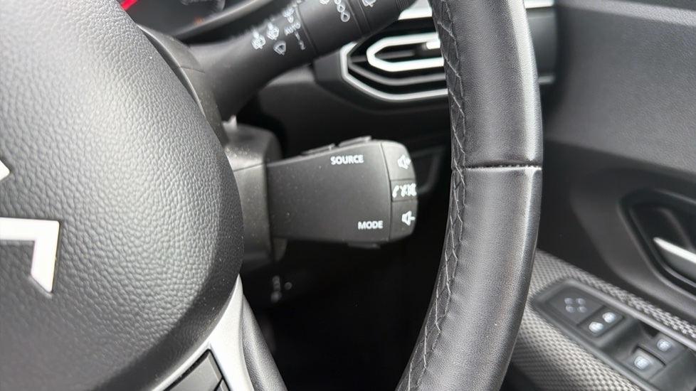 Dacia Jogger 1.0 TCe Expression 5dr Petrol Estate - Image 25