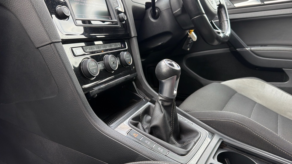 Volkswagen Golf 2.0 TSI R 5dr Petrol Hatchback - Image 13