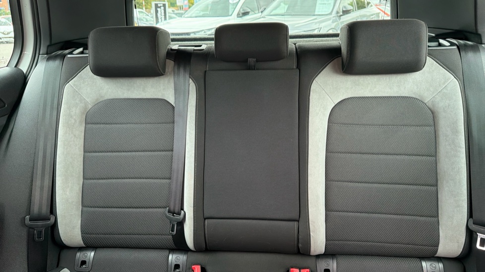 Volkswagen Golf 2.0 TSI R 5dr Petrol Hatchback - Image 15