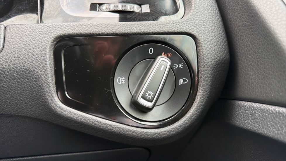 Volkswagen Golf 2.0 TSI R 5dr Petrol Hatchback - Image 23