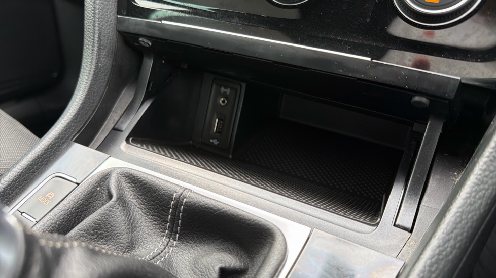 Volkswagen Golf 2.0 TSI R 5dr Petrol Hatchback - Image 29