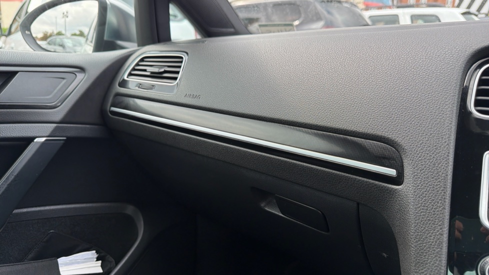 Volkswagen Golf 2.0 TSI R 5dr Petrol Hatchback - Image 34