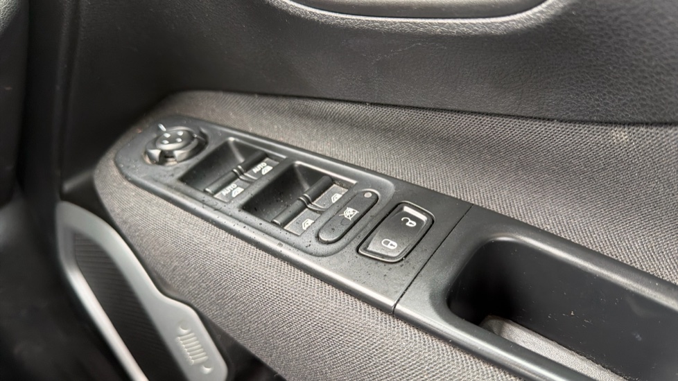 Jeep Renegade 1.6 E-torQ Longitude 5dr Petrol Hatchback - Image 21