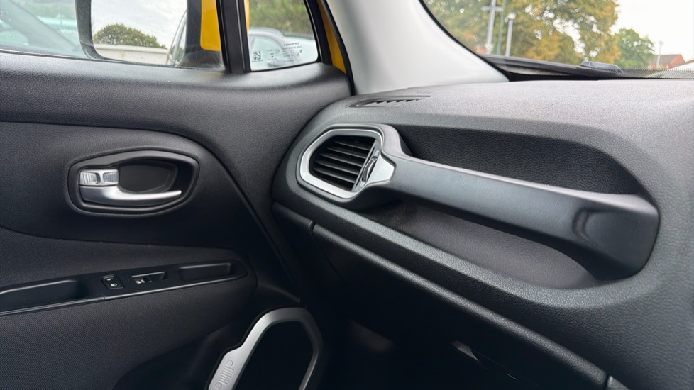 Jeep Renegade 1.6 E-torQ Longitude 5dr Petrol Hatchback - Image 28