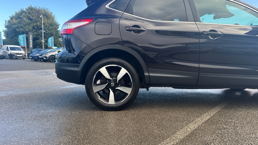 Nissan Qashqai 1.5 dCi N-Vision 5dr Diesel Hatchback - Image 7