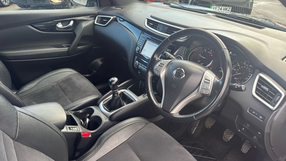 Nissan Qashqai 1.5 dCi N-Vision 5dr Diesel Hatchback - Image 11