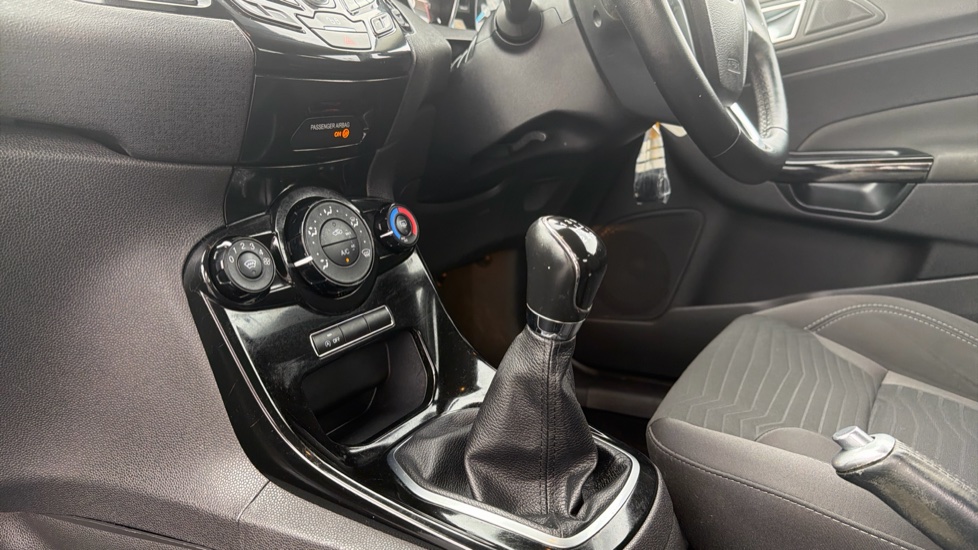 Ford Fiesta 1.0 EcoBoost Zetec 3dr Petrol Hatchback - Image 13