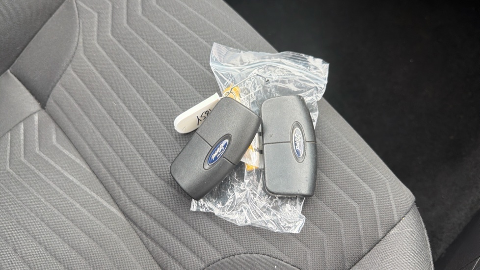 Ford Fiesta 1.0 EcoBoost Zetec 3dr Petrol Hatchback - Image 19