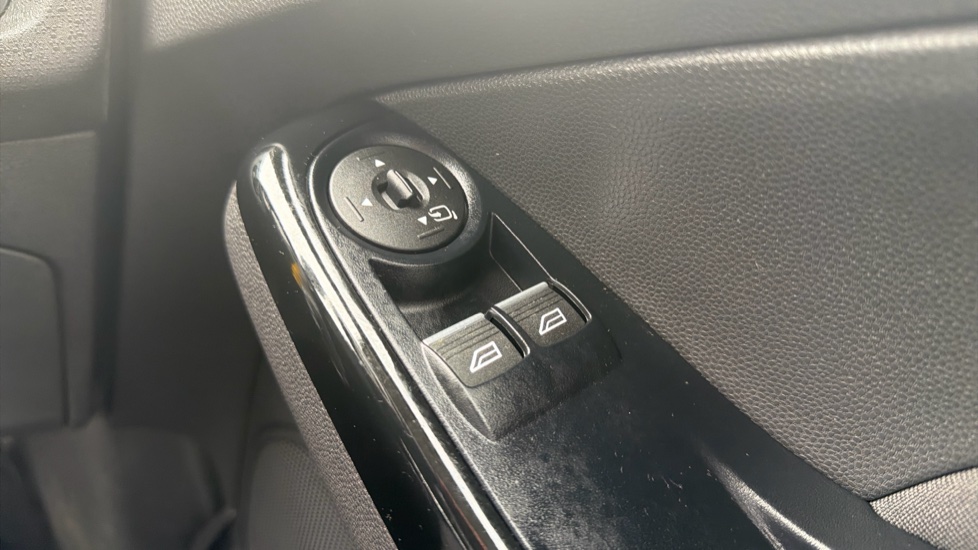 Ford Fiesta 1.0 EcoBoost Zetec 3dr Petrol Hatchback - Image 21