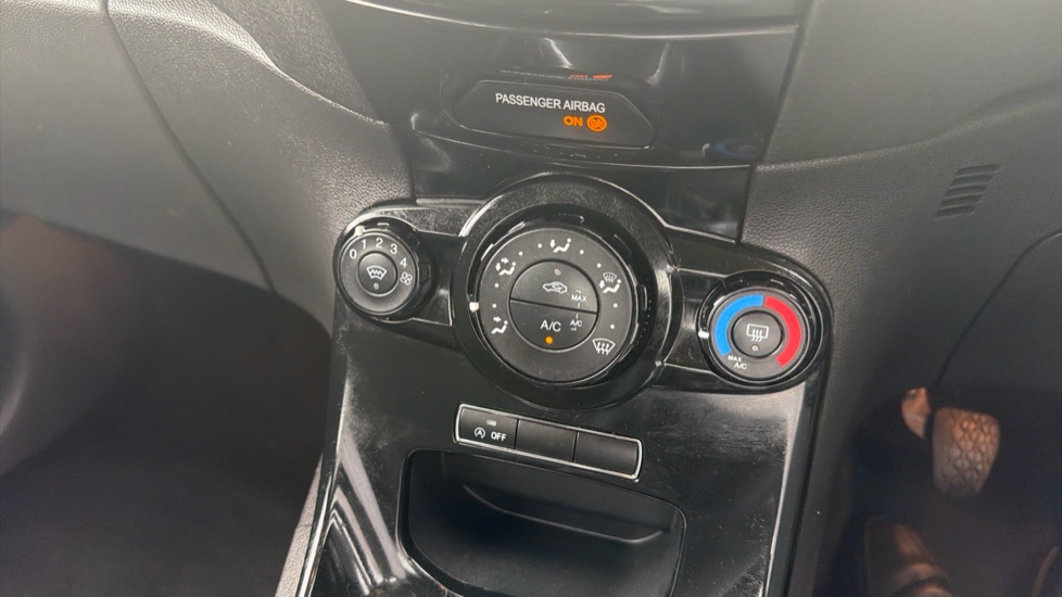 Ford Fiesta 1.0 EcoBoost Zetec 3dr Petrol Hatchback - Image 25