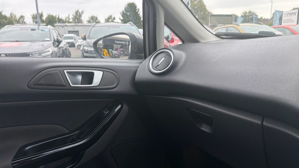 Ford Fiesta 1.0 EcoBoost Zetec 3dr Petrol Hatchback - Image 29