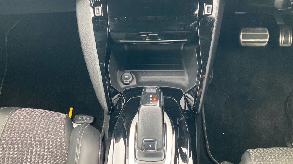 Peugeot 208 1.2 PureTech 130 GT 5dr EAT8 Petrol Hatchback - Image 30