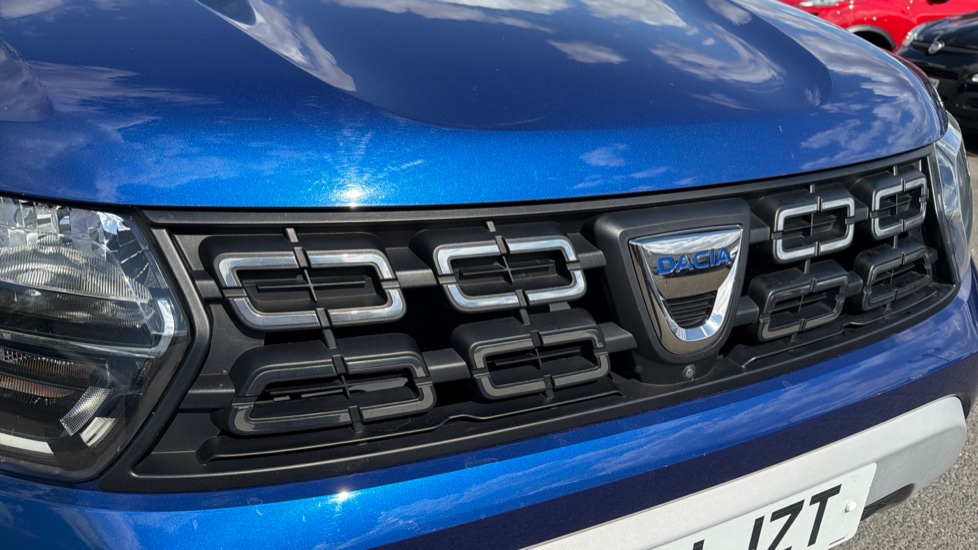 Dacia Duster 1.3 TCe 130 Prestige 5dr Petrol Estate - Image 8