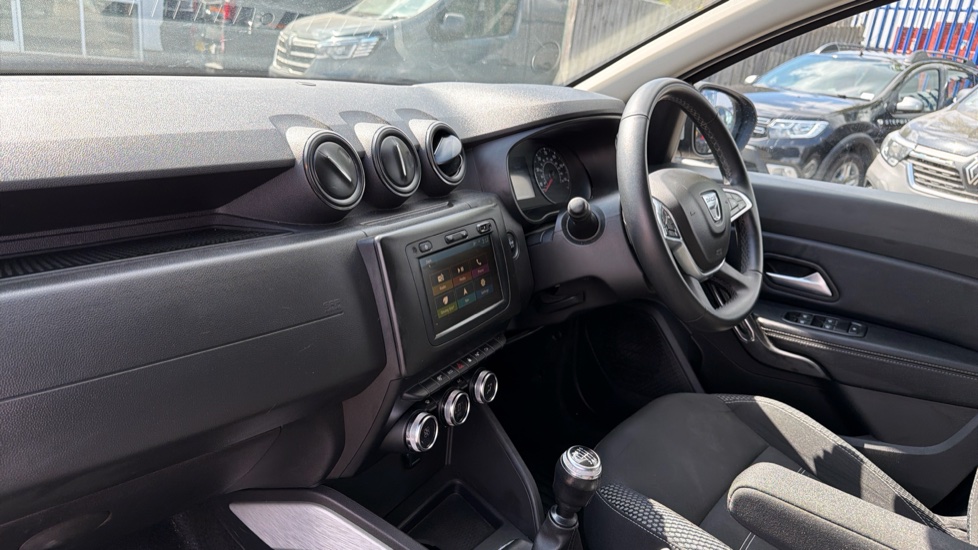 Dacia Duster 1.3 TCe 130 Prestige 5dr Petrol Estate - Image 9