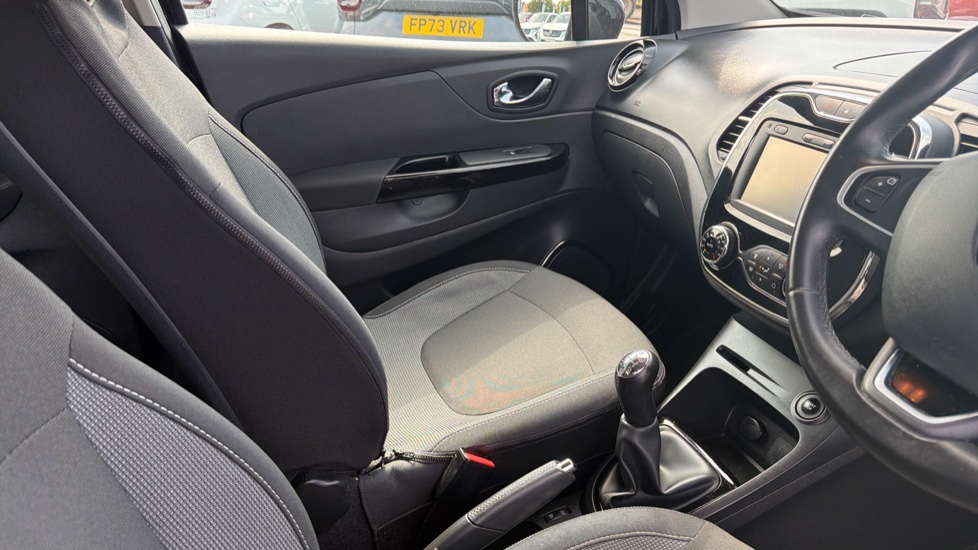 Renault Captur 0.9 TCE 90 Dynamique Nav 5dr Petrol Hatchback - Image 14