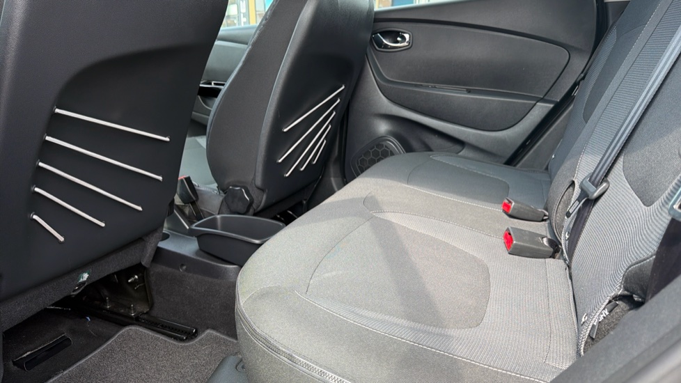 Renault Captur 0.9 TCE 90 Dynamique Nav 5dr Petrol Hatchback - Image 16