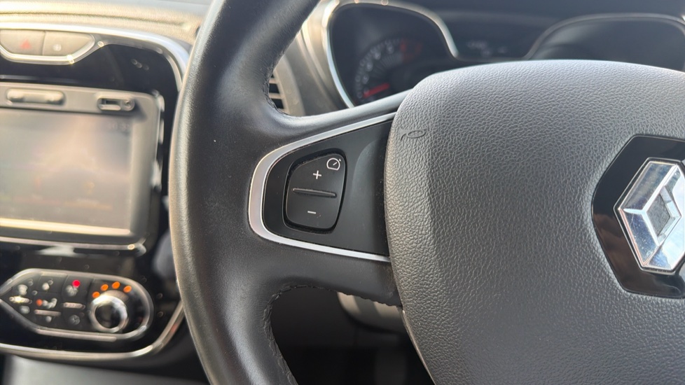 Renault Captur 0.9 TCE 90 Dynamique Nav 5dr Petrol Hatchback - Image 24