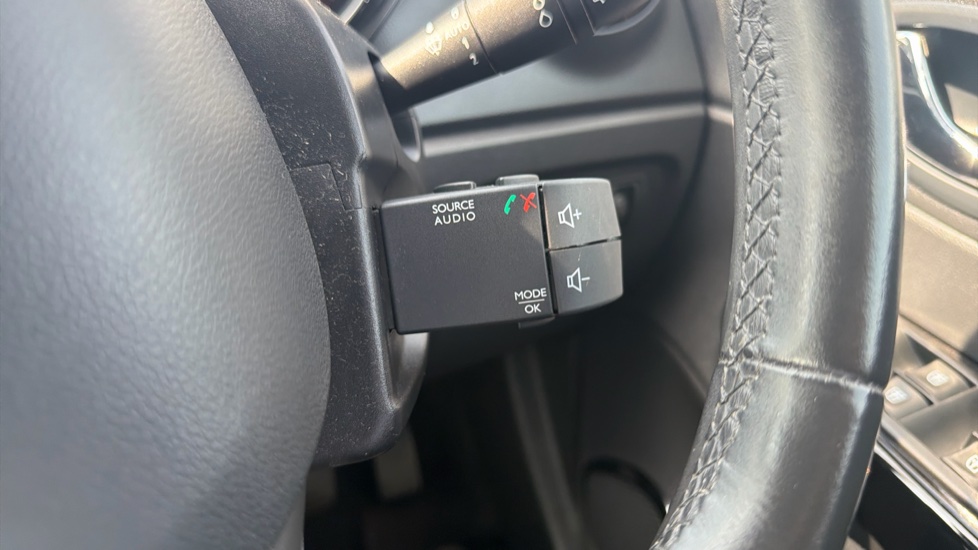 Renault Captur 0.9 TCE 90 Dynamique Nav 5dr Petrol Hatchback - Image 25