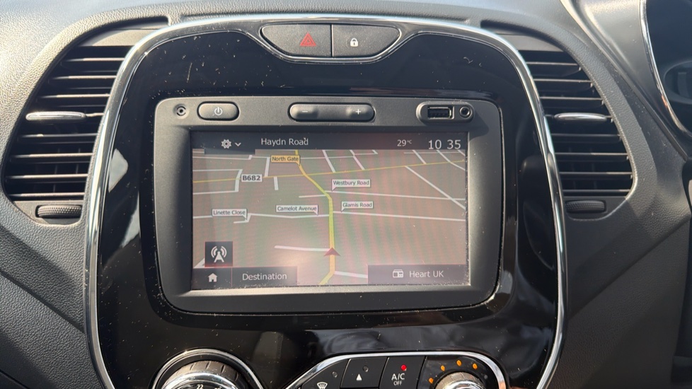Renault Captur 0.9 TCE 90 Dynamique Nav 5dr Petrol Hatchback - Image 27