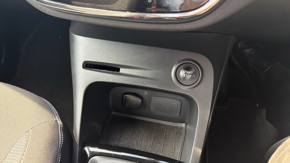 Renault Captur 0.9 TCE 90 Dynamique Nav 5dr Petrol Hatchback - Image 29