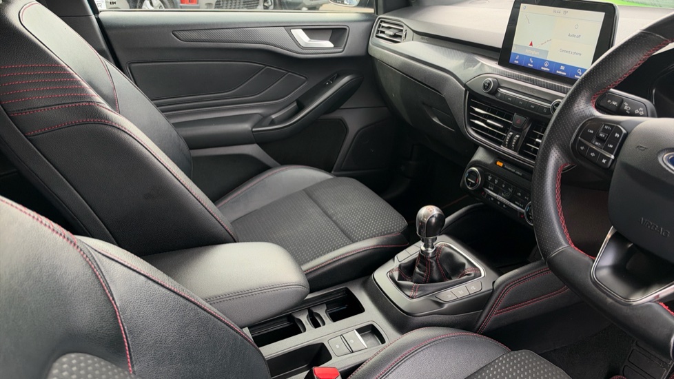 Ford Focus 1.0 EcoBoost 125 ST-Line X 5dr Petrol Hatchback - Image 14