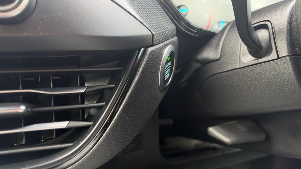 Ford Focus 1.0 EcoBoost 125 ST-Line X 5dr Petrol Hatchback - Image 24