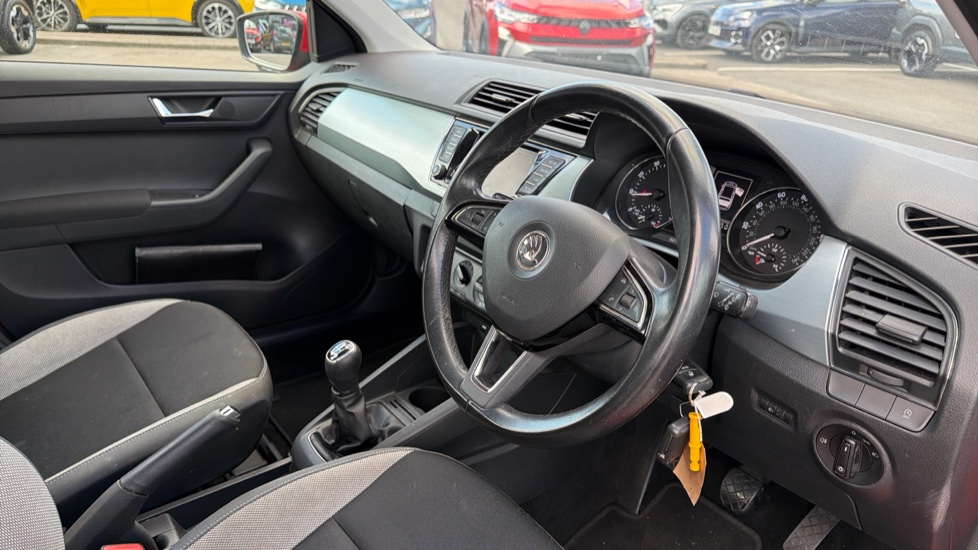 Skoda Fabia 1.0 MPI SE 5dr Petrol Hatchback - Image 11