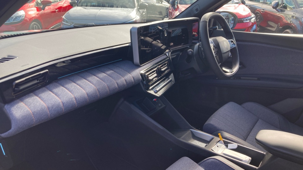 Renault 4 110kW Techno+ 52kWh Comfort range 5dr Auto Electric Estate - Image 9