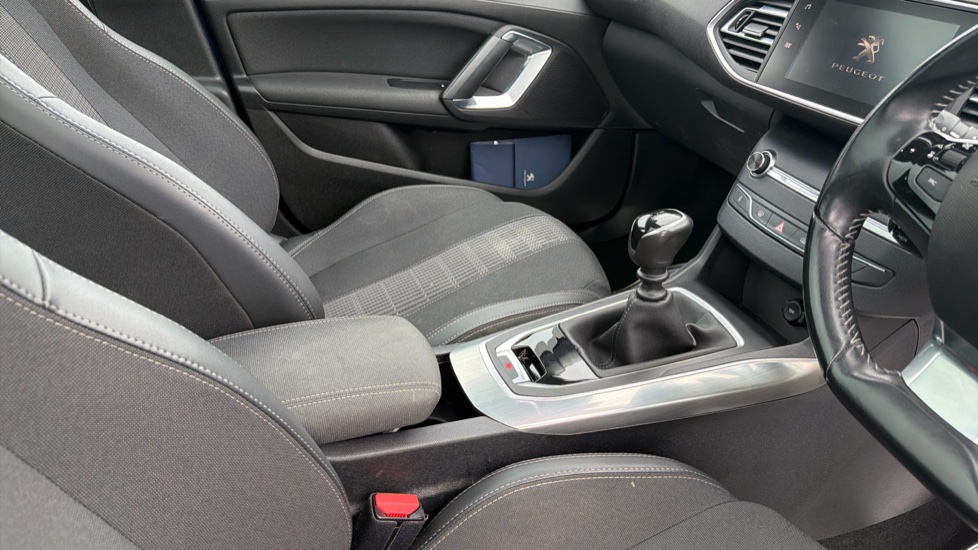 Peugeot 308 1.2 PureTech 130 Allure 5dr Petrol Hatchback - Image 14